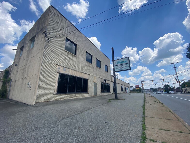 More Photos Of 537 Lincoln Hwy, East McKeesport Storefront For Sale