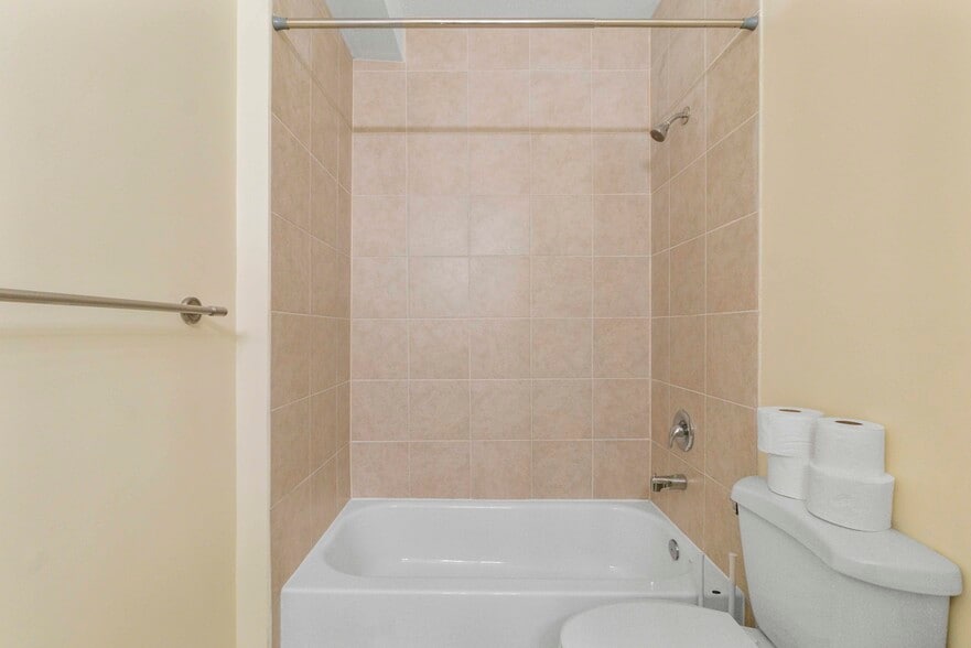 More Photos Of 5011 Roland Ave, Baltimore Apartments For Sale