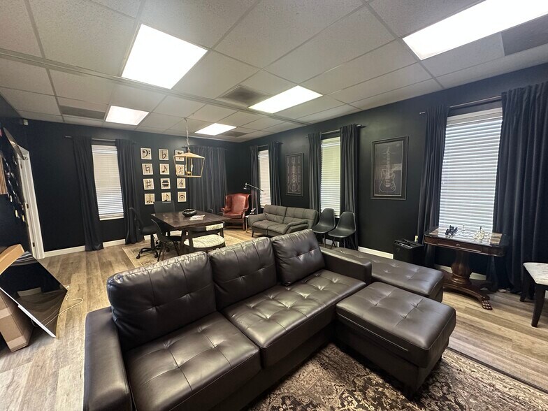 More Photos Of 22 Garlington Rd, Greenville Office For Lease