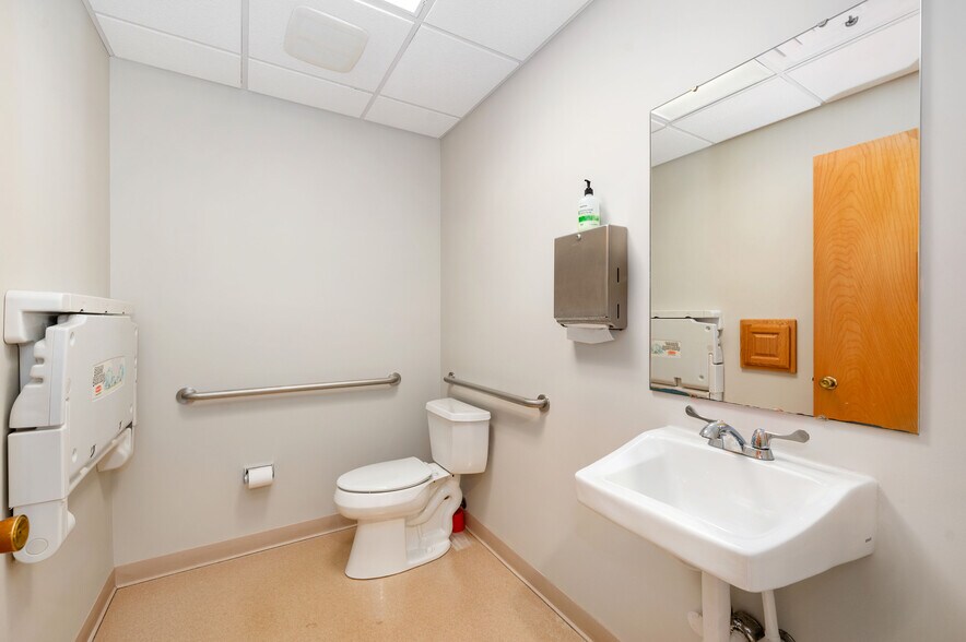 More Photos Of 3135 Wilmington Rd, Neshannock Medical For Lease