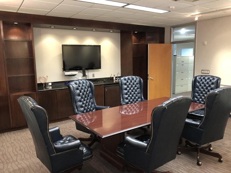 More Photos Of 5295 Hollister St, Houston Office For Sale