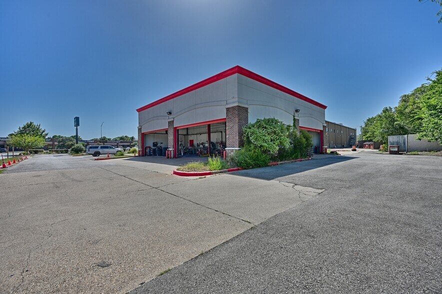 More Photos Of 2319 S Texas Ave, College Station Auto Repair For Sale