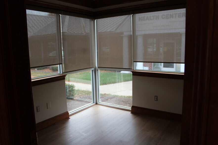 More Photos Of 5924-5930 Harbour Park Dr, Midlothian Unknown For Lease