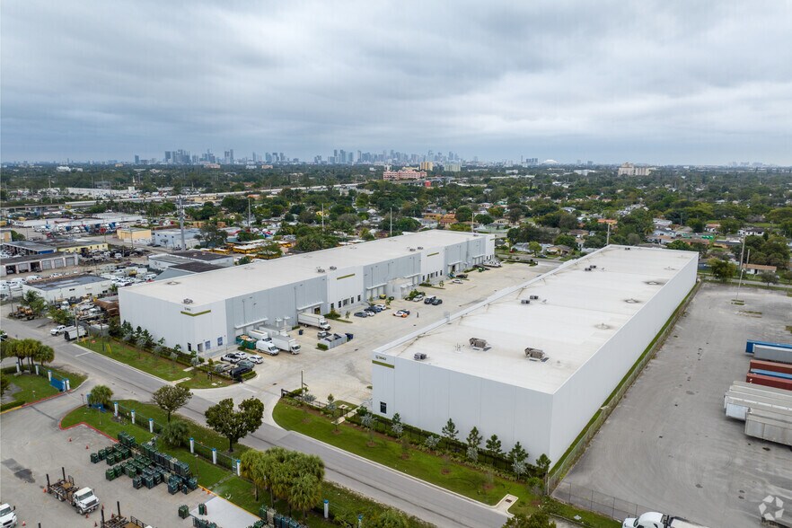 More Photos Of 3042 NW 73rd St, Miami Distribution For Lease