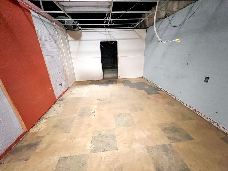 More Photos Of 3920 W Wall St, Midland Bowling Alley For Sale