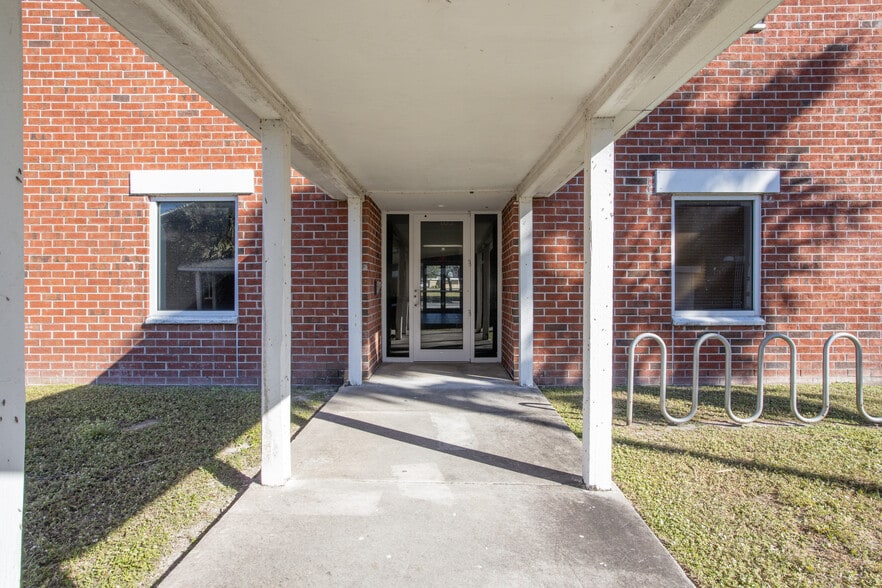 More Photos Of 4400 Dixie Hwy NE, Palm Bay Schools For Sale