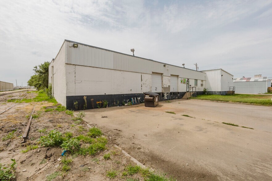 More Photos Of 925 E 19th St, Wichita Warehouse For Sale