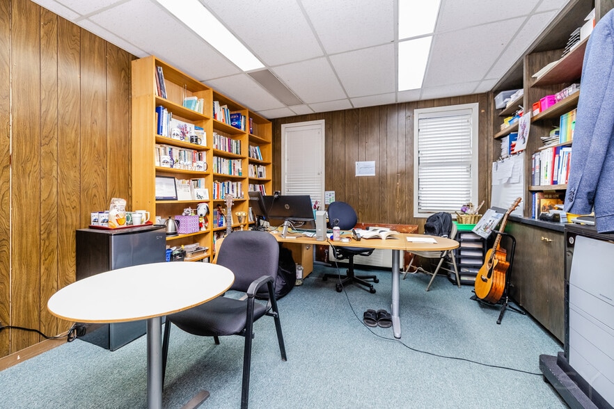 More Photos Of 1437 Oakton St, Park Ridge Specialty For Sale