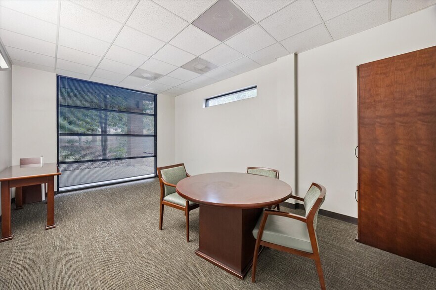More Photos Of 6950 W 43rd St, Houston Loft Creative Space For Lease