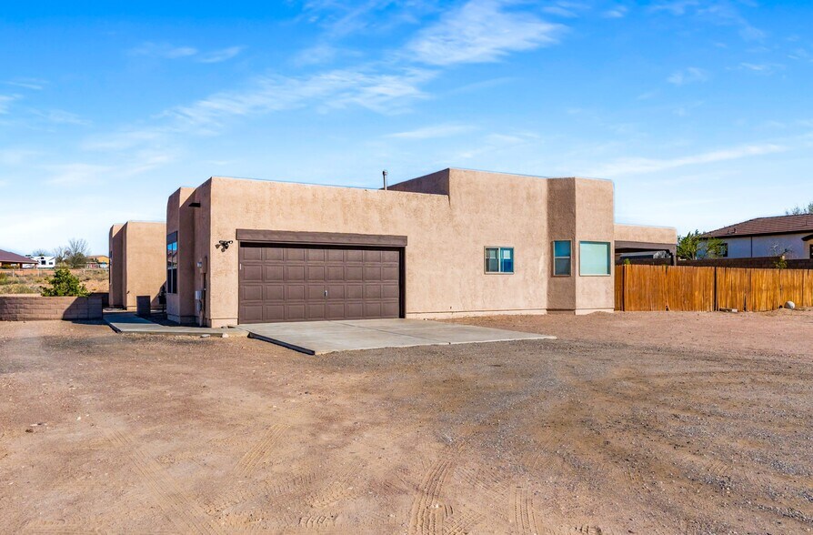 More Photos Of 200 Aldaba Cir NE, Rio Rancho Flex For Sale