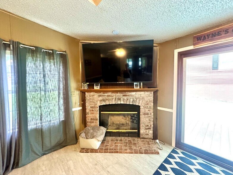 More Photos Of 158 Caloric Rd., Mullens Flex For Sale