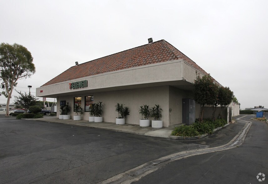 More Photos Of 3000-3020 W Lincoln Ave, Anaheim Unknown For Lease