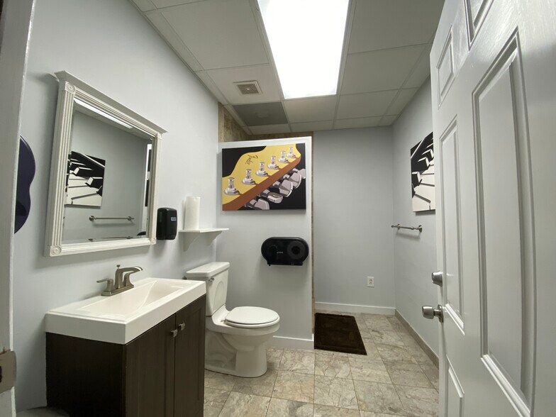 More Photos Of 524 Eaton St, Key West Loft Creative Space For Lease