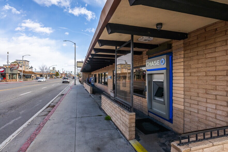 More Photos Of 400 N Main St, Bishop Storefront For Sale