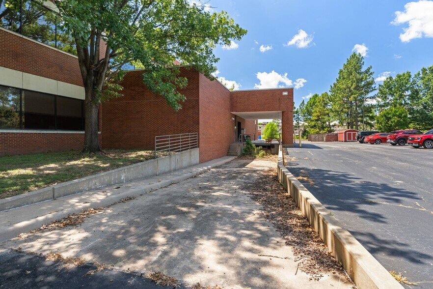 More Photos Of 3600 Wheeler Ave, Fort Smith Office For Sale