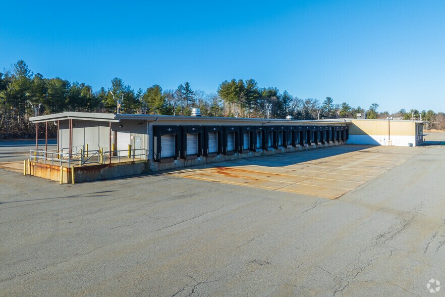 More Photos Of 28 Sterling Rd, Billerica Truck Terminal For Lease