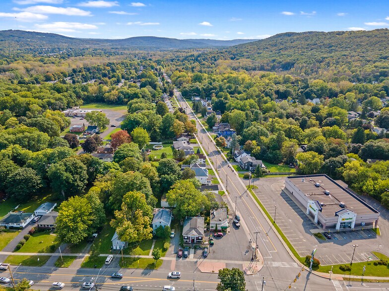 More Photos Of 363 W Seneca Tpke, Syracuse Bar For Sale