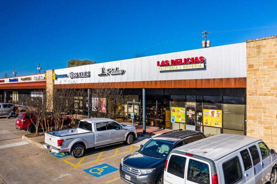 More Photos Of 8120 Research Blvd, Austin Unknown For Lease