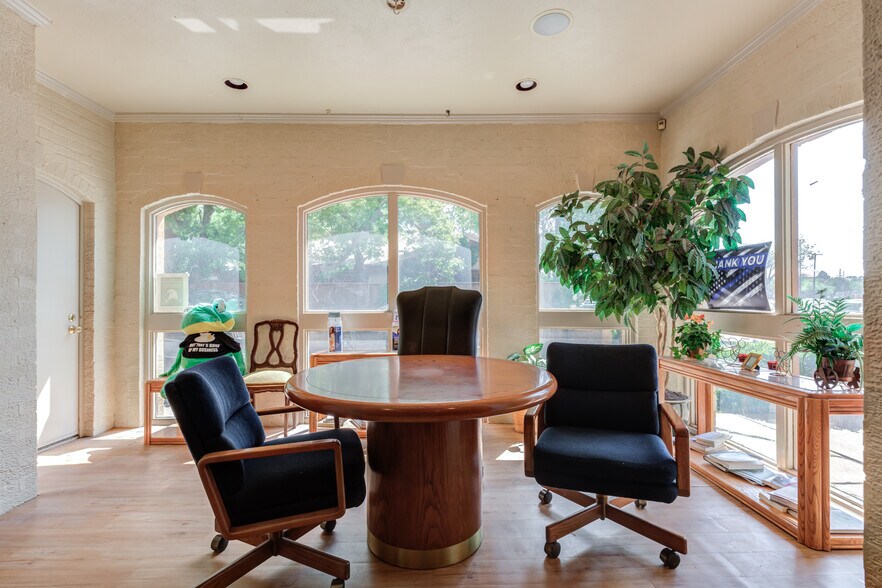 More Photos Of 2124 Broadway St, Lubbock Office For Sale