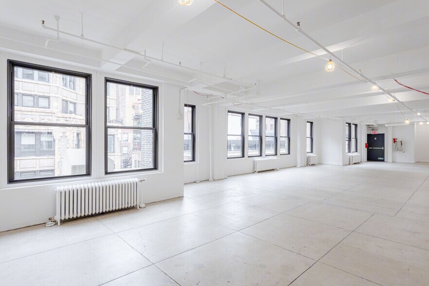 More Photos Of 225 W 37th St, New York Office For Lease