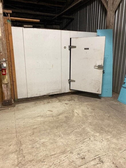 More Photos Of 111-135 Paine St, Troy Distribution For Sale