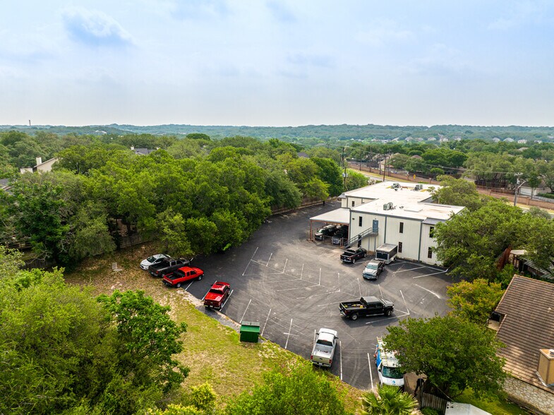 More Photos Of 975 W Bitters Rd, San Antonio Office For Sale