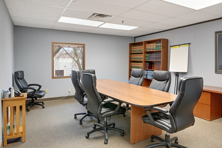 More Photos Of 2855 Anthony Ln S, Saint Anthony Office For Lease