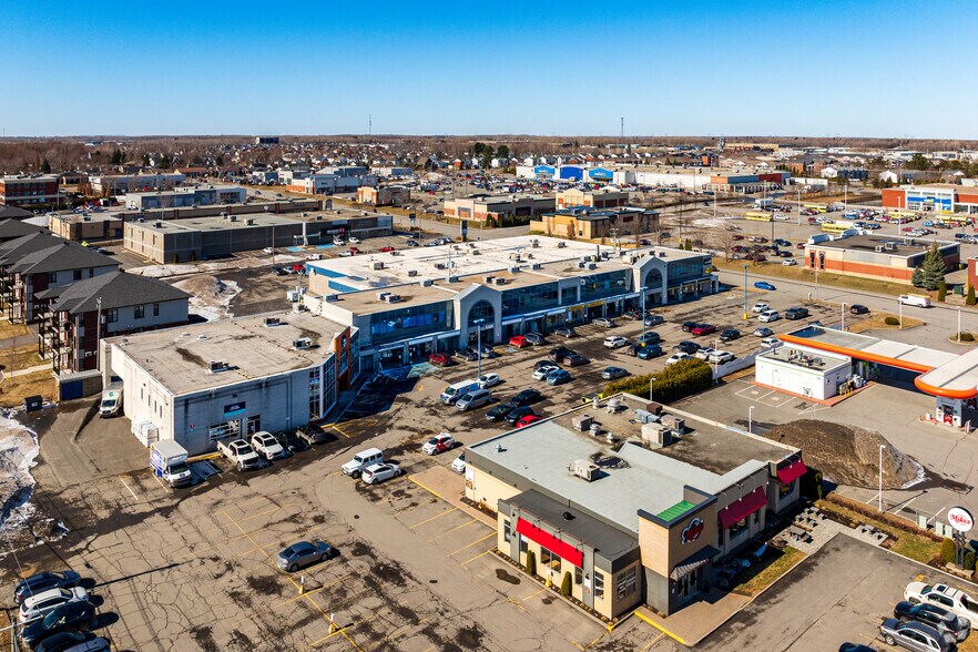 More Photos Of 455 Boul Saint-Joseph, Drummondville General Retail For Lease