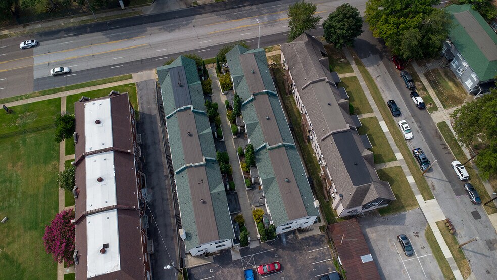 More Photos Of 1796-1800 Poplar Ave, Memphis Apartments For Sale