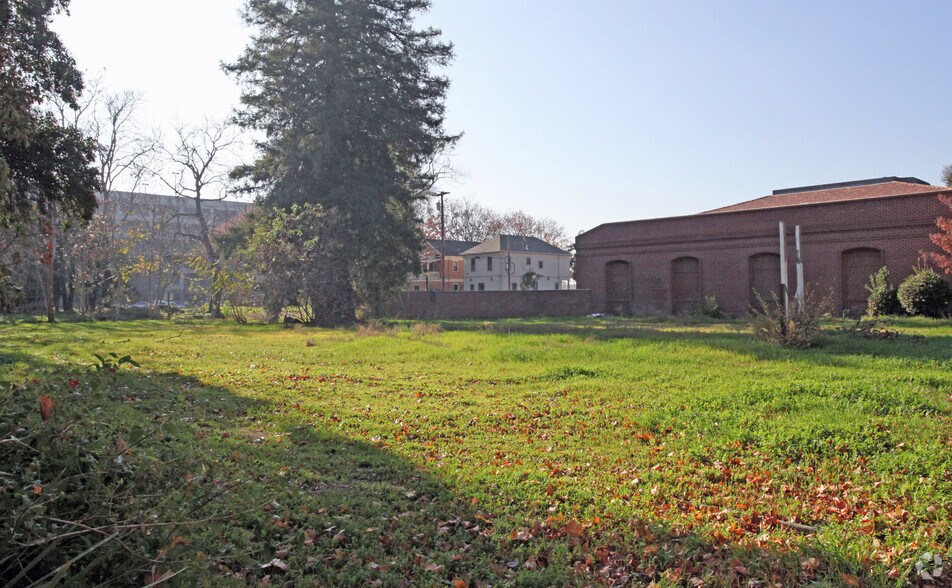 More Photos Of 714-722 E St, Sacramento Land For Sale