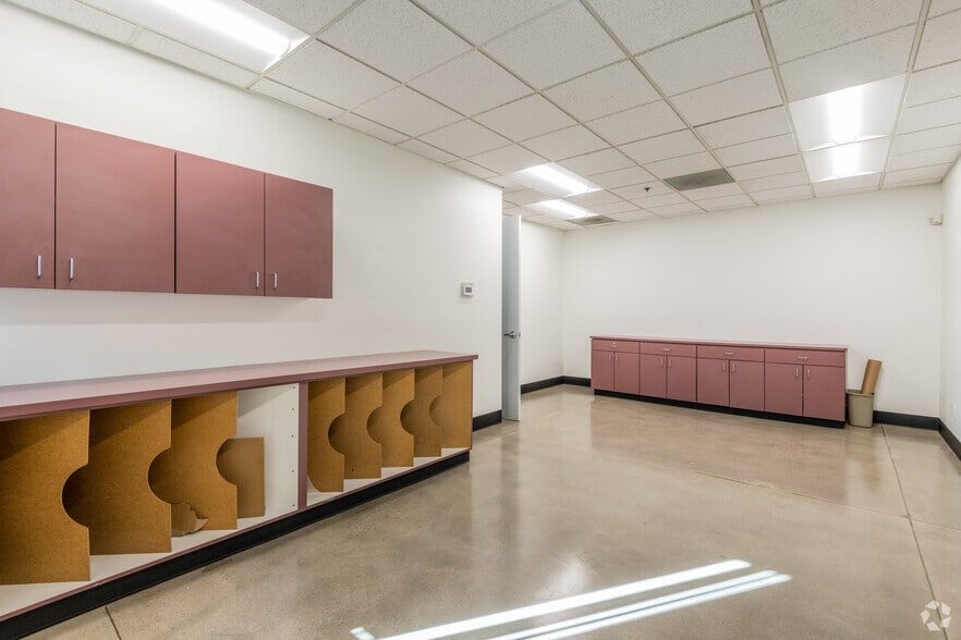 More Photos Of 250 Vista Blvd, Sparks Warehouse For Lease