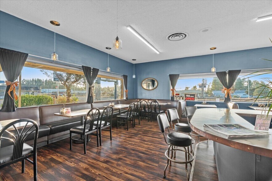 More Photos Of 535 S Columbia River Hwy, Saint Helens General Retail For Lease