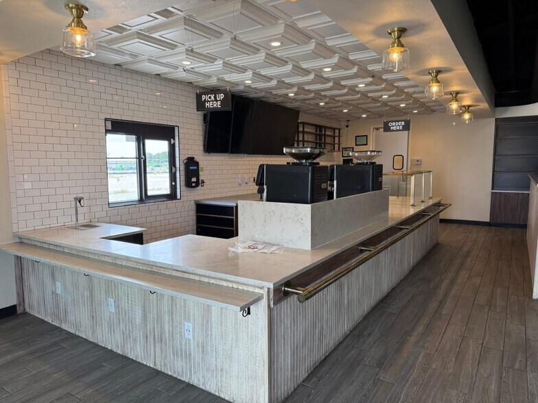 More Photos Of 1259 W I-20 Hwy, Monahans Storefront For Lease