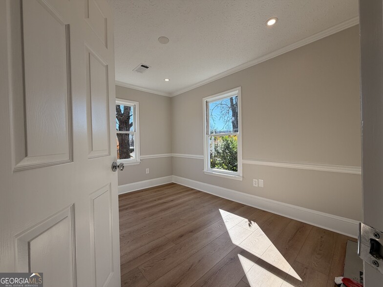More Photos Of 1165 Cedar Shoals Dr, Athens Loft Creative Space For Sale