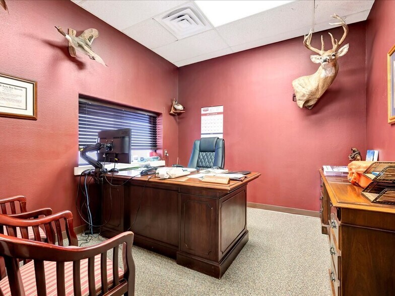 More Photos Of 204 E Burke Ave, Lufkin Office For Sale