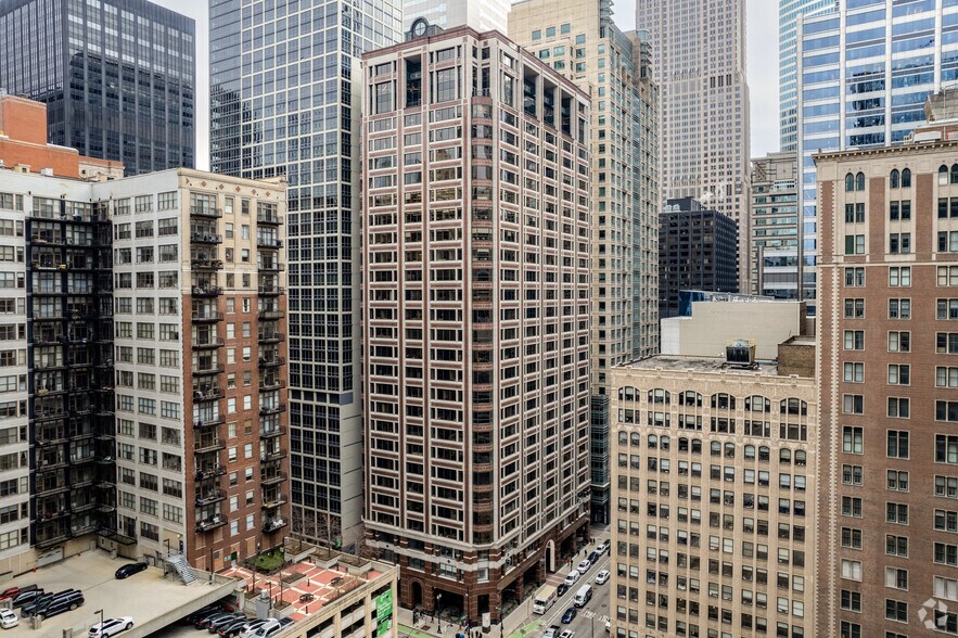 Primary Photo Of 225 W Washington St, Chicago Office For Lease