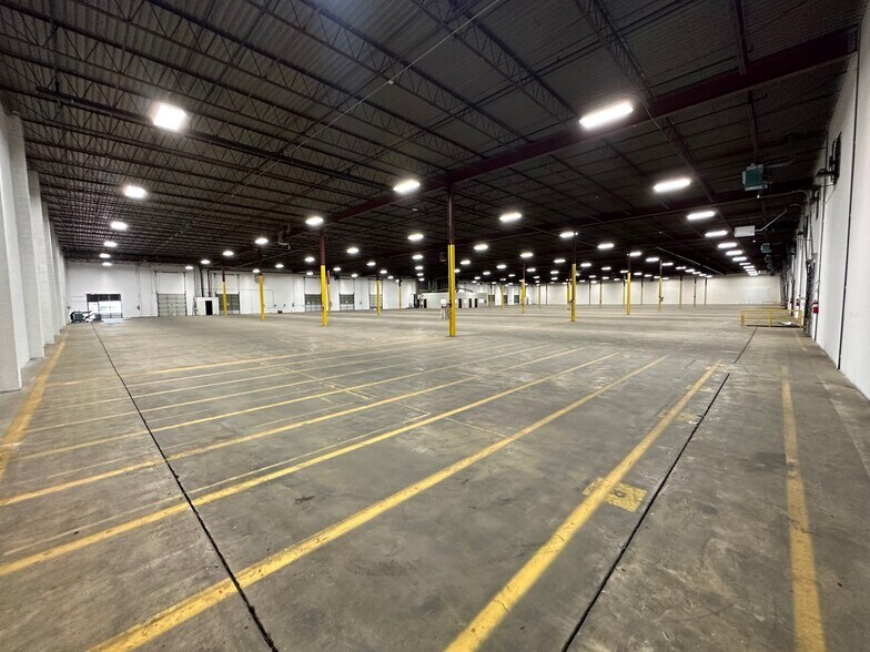 More Photos Of 4319-4363 Delp St, Memphis Distribution For Lease