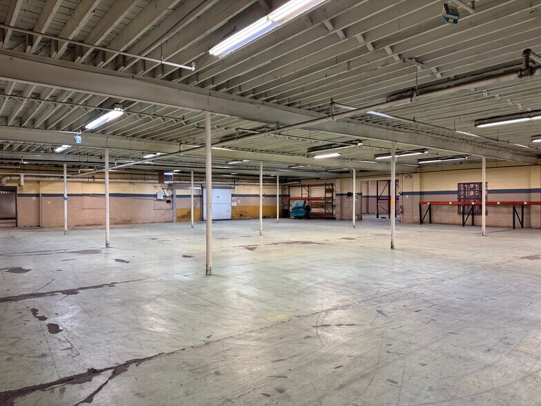 More Photos Of 195 Hudson St, Cornwall-on-Hudson Distribution For Lease
