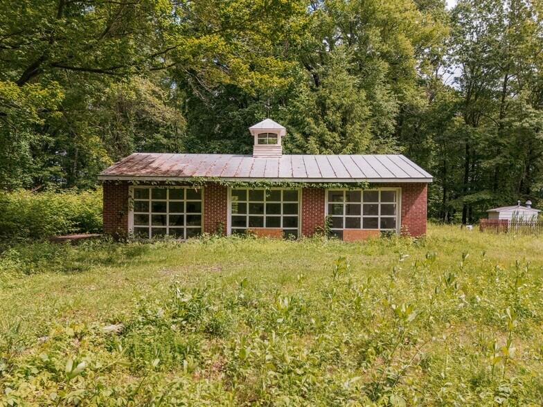 More Photos Of 37-60 Blackburn Rd, Selkirk Apartments For Sale