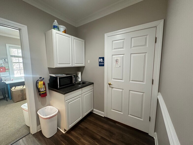 More Photos Of 2450 Atlanta Hwy, Cumming Office For Sale