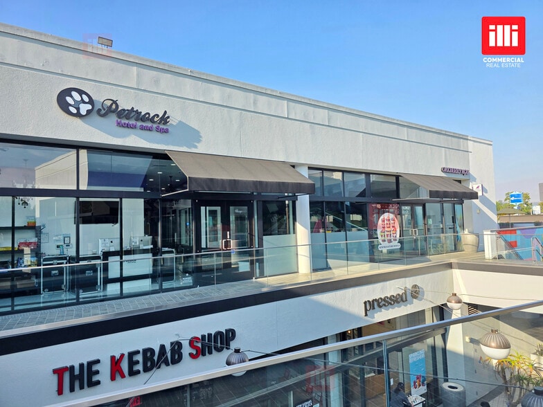 More Photos Of 17401-17405 Ventura Blvd, Encino General Retail For Lease