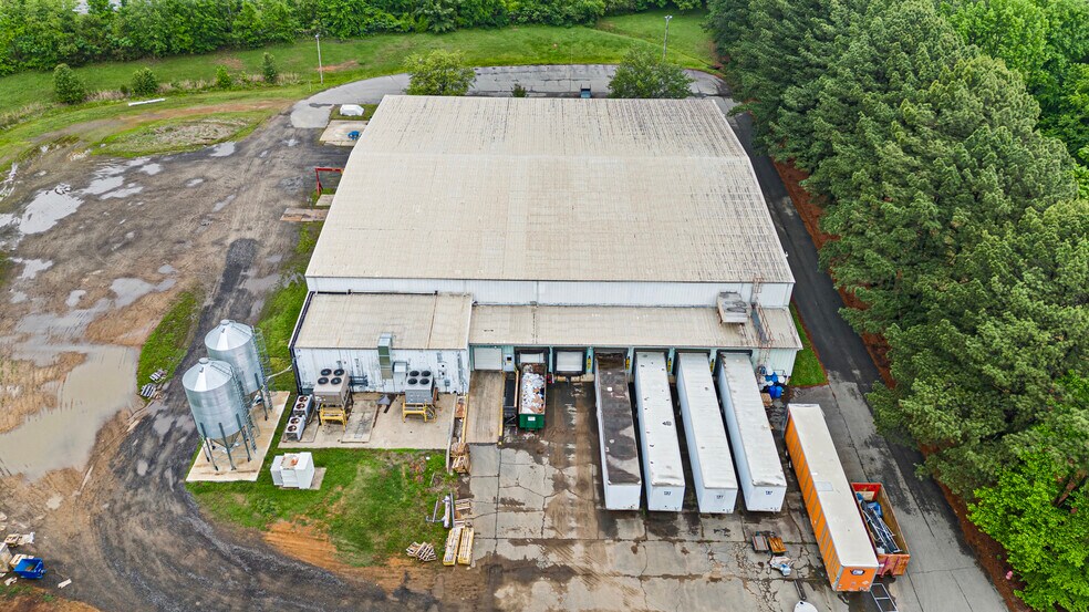 Primary Photo Of 301 Avenue 11 NW, Atkins Warehouse For Sale