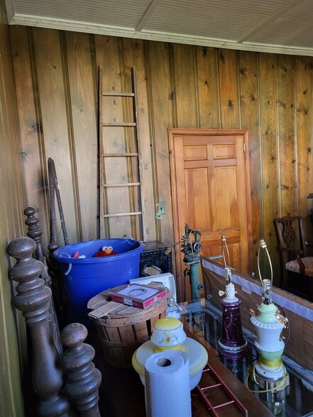 More Photos Of 212 S Broad St, Gastonia General Retail For Sale