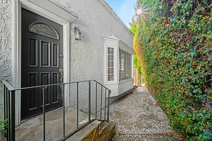 More Photos Of 803 S Sycamore Ave, Los Angeles Multifamily For Sale
