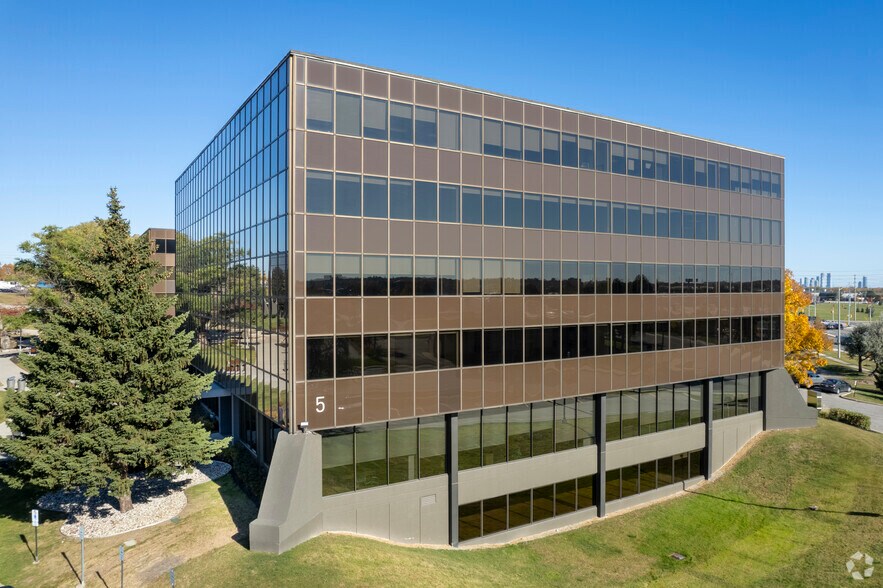 More Photos Of 2000 Argentia Rd, Mississauga Unknown For Lease
