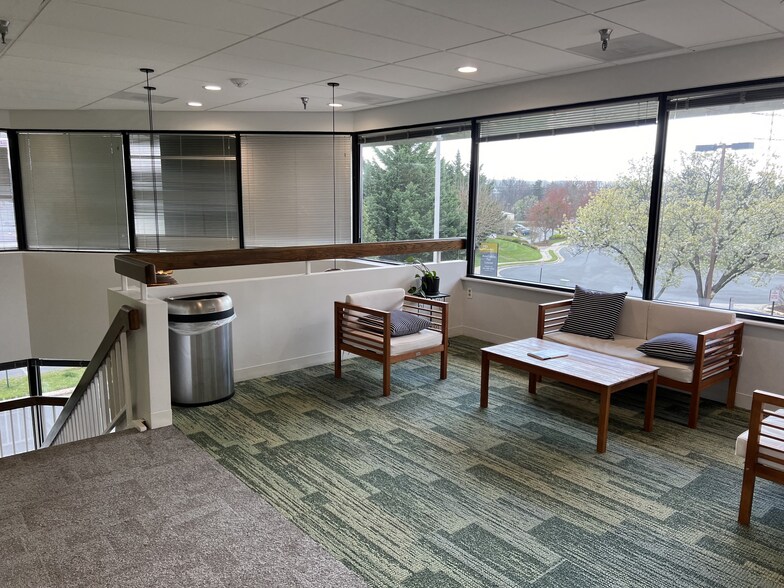 More Photos Of 251-255 Exchange Pl, Herndon Light Distribution For Lease