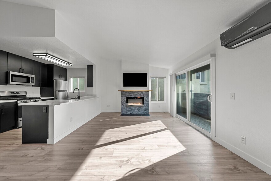 More Photos Of 1152 Pacific Beach Dr, San Diego Apartments For Sale