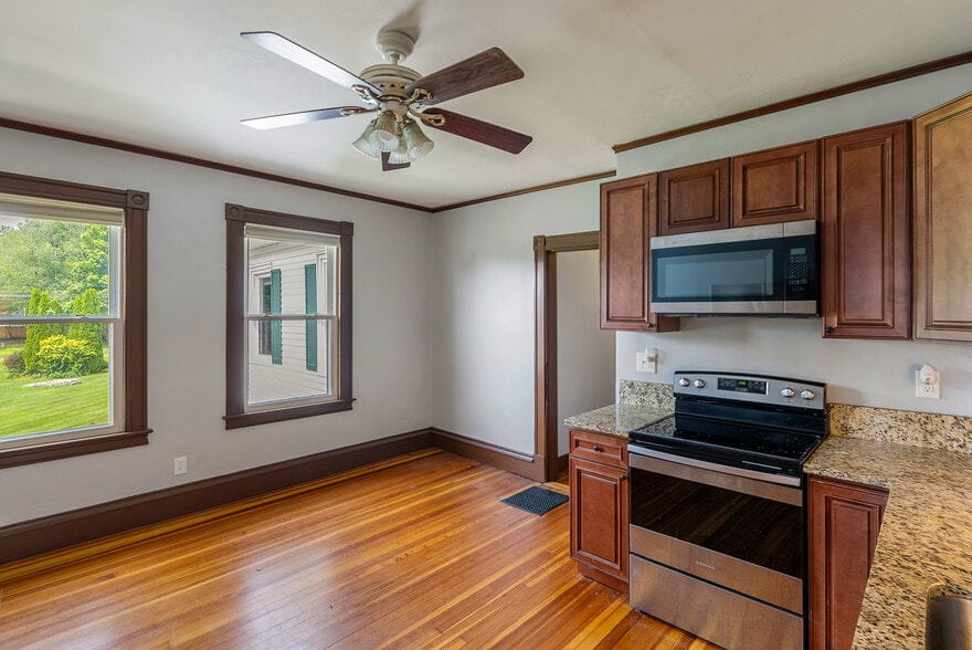 More Photos Of 2665 Boston Tpke, Coventry Funeral Home For Sale