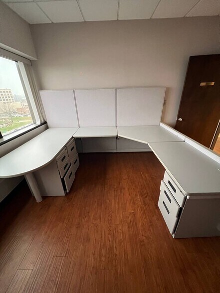 More Photos Of 800 Main St, Anderson Office For Lease