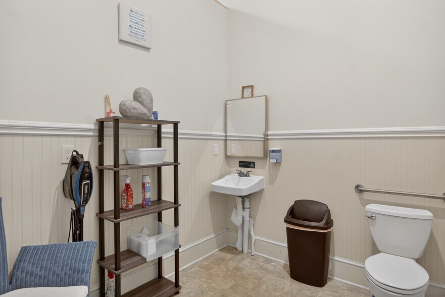More Photos Of 104-110 S Hill Ave, South Hill Office Residential For Lease